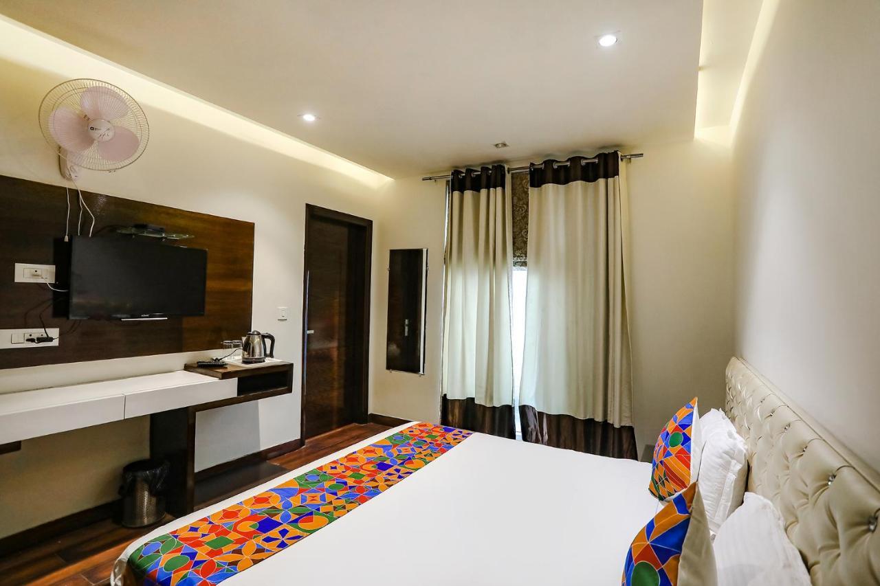 Fabhotel Grand Stay ニューデリー エクステリア 写真